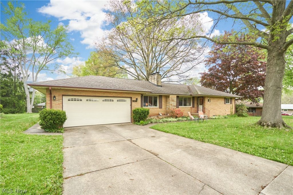 639 Azalea Boulevard, Barberton, OH