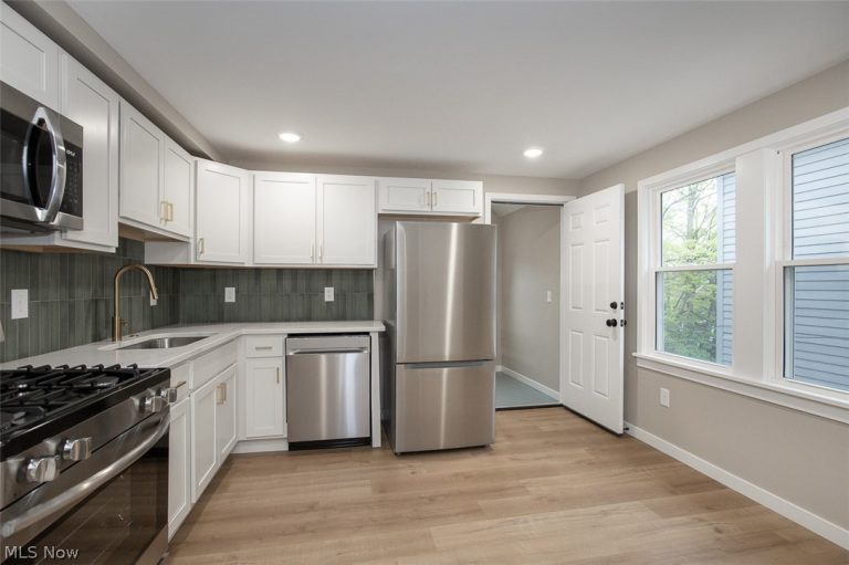 1605 Winchester Avenue, Lakewood, OH - Photo 4