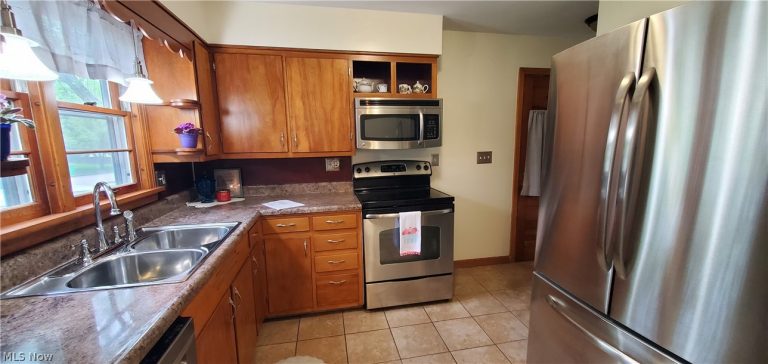 1794 Lilly Lane, Alliance, OH - Photo 5