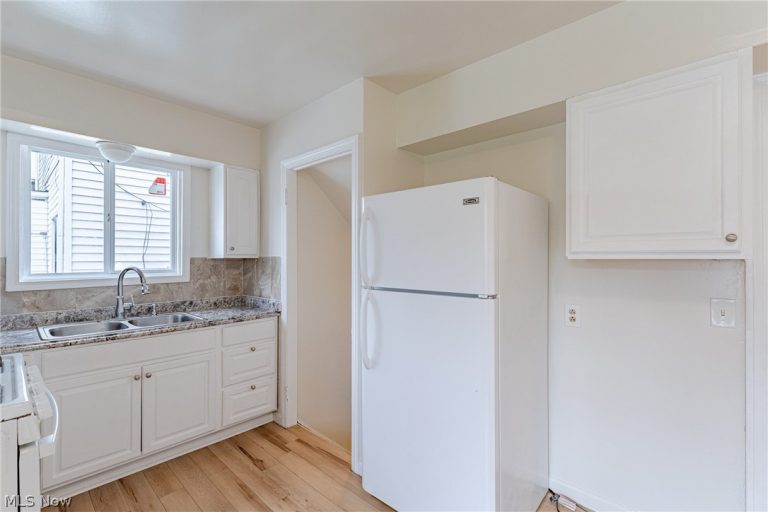 10800 Vernon Avenue, Garfield Heights, OH - Photo 8