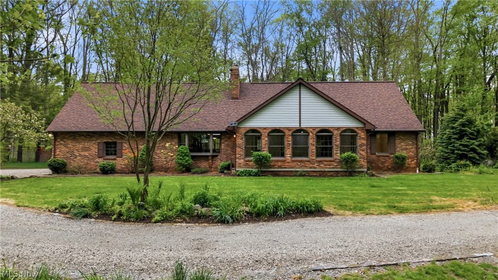 13689 Beard Road, New Springfield, OH