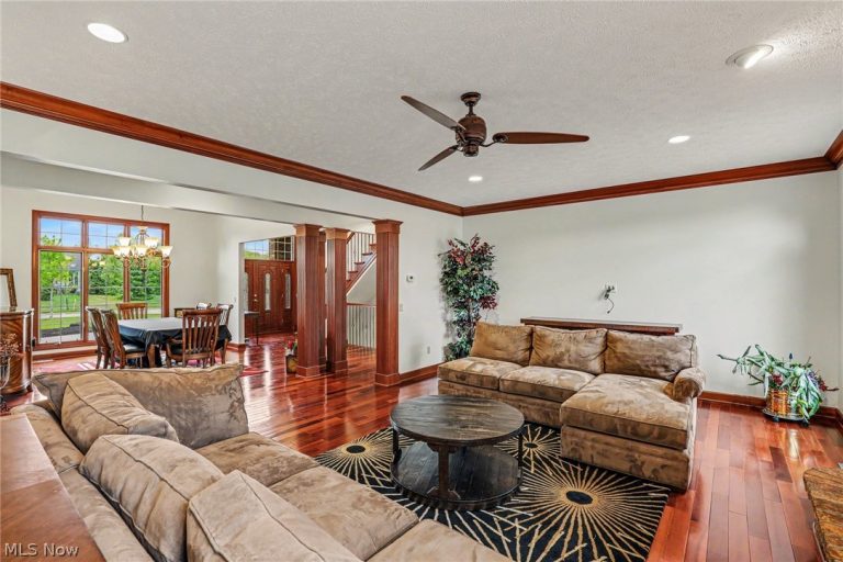 6291 Maypine Farm Boulevard, Highland Heights, OH - Photo 8