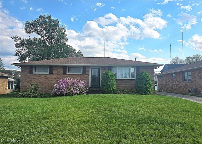 1423 Roanoke Drive, Parma, OH - Photo 2