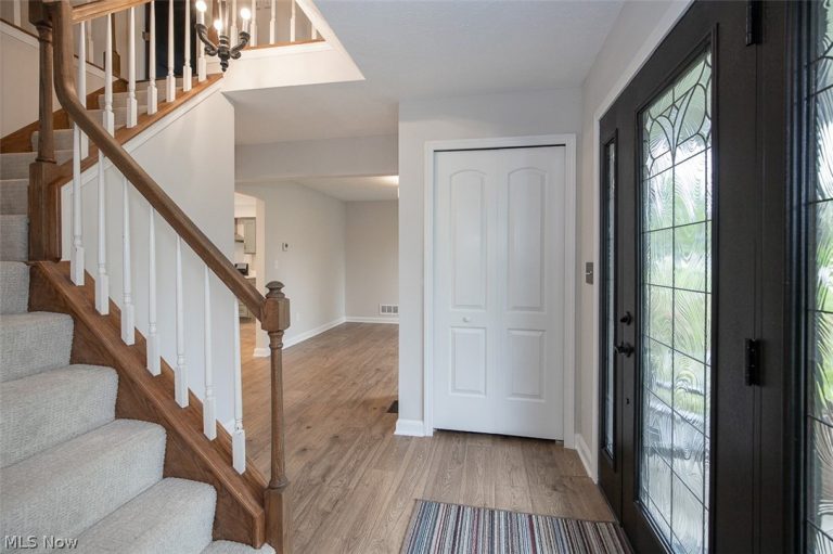 7528 Lakedge Court, Hudson, OH - Photo 2