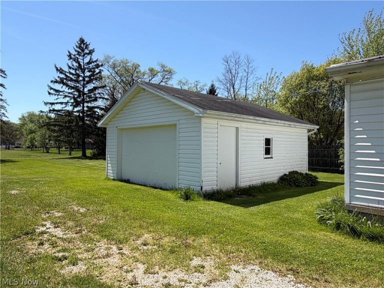 303 Main Street, Andover, OH - Photo 4