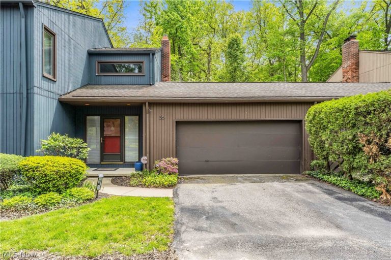 36 Oakshore Drive, Bratenahl, OH - Photo 2