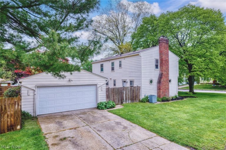 584 Hawkins Avenue, Akron, OH - Photo 3