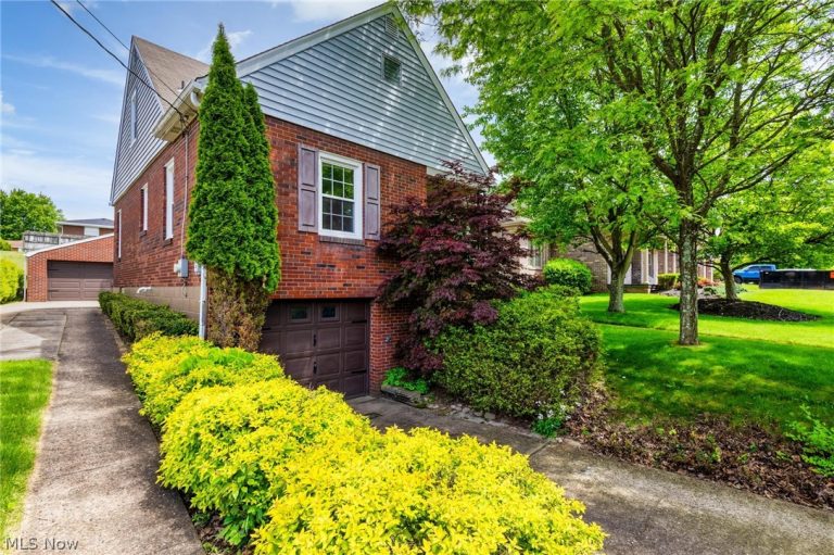 1322 OVERLOOK Drive, Weirton, WV - Photo 2