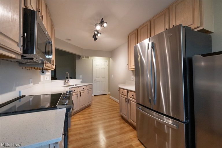 3800 Rosemont Boulevard, Fairlawn, OH - Photo 4