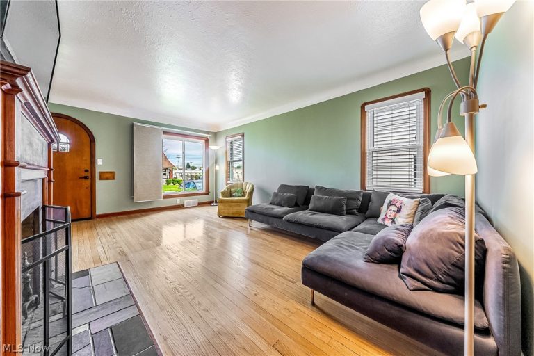 7415 Jameson Road, Parma, OH - Photo 2
