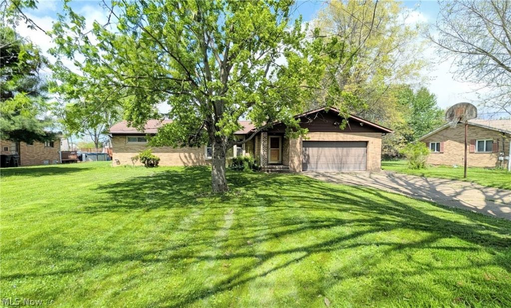 12802 Gardenside Drive, North Royalton, OH