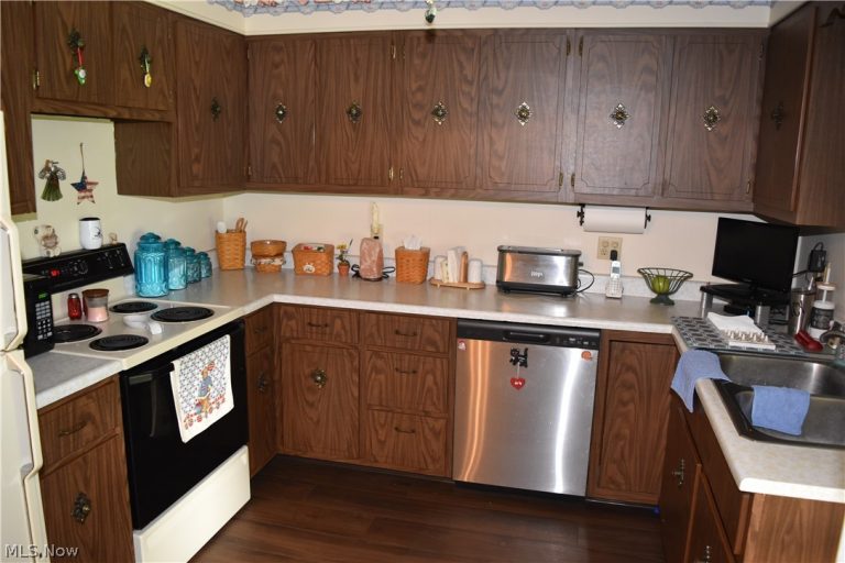 132 Sugar Street, St Clairsville, OH - Photo 6