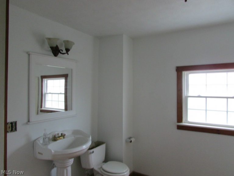 17199 Leggett Road, Montville, OH - Photo 5