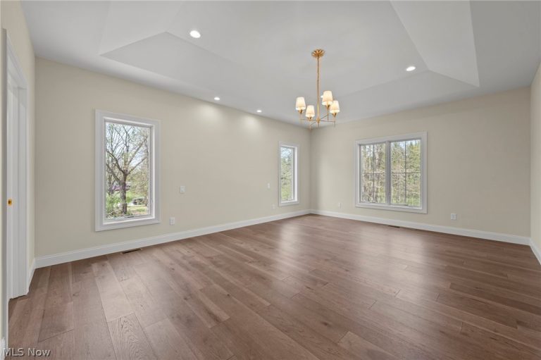 5084 Neptune Oval, Solon, OH - Photo 8