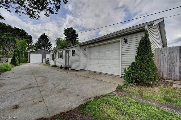 127 7th Drive, New Philadelphia, OH - Photo 4
