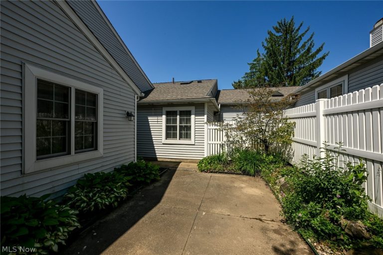 839 Sutton Place, Akron, OH - Photo 5