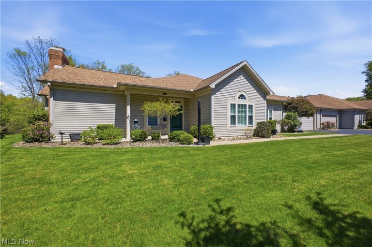 27 D Hunters Woods Drive, Canfield, OH, 44406
