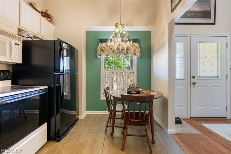 1702 Southpointe Circle, Canton, OH - Photo 4