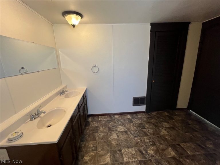304 Lowell Avenue, Warren, OH - Photo 6