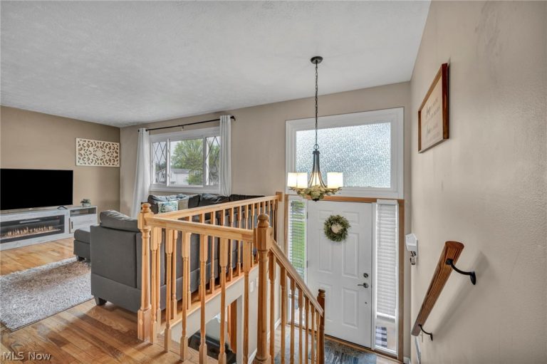 36729 Lakehurst Drive, Eastlake, OH - Photo 4