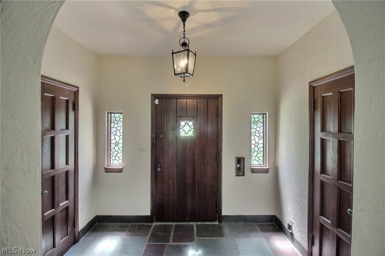 19001 Shelburne Road, Shaker Heights, OH - Photo 4