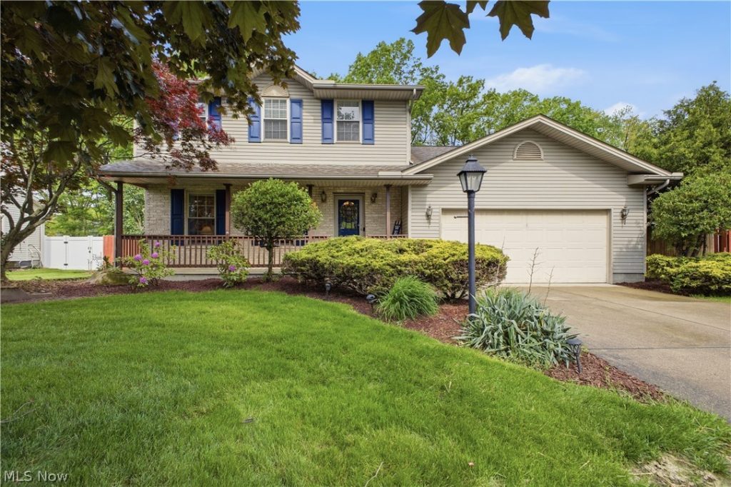 1208 Cedarwood Drive, Mineral Ridge, OH