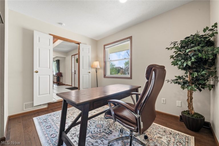 6949 Renwood Road, Independence, OH - Photo 8
