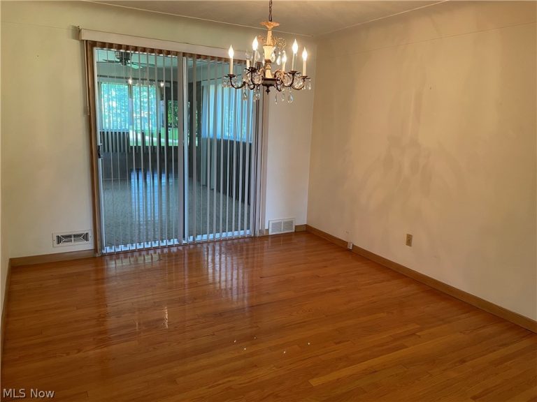 729 Parkhaven Drive, Seven Hills, OH - Photo 6