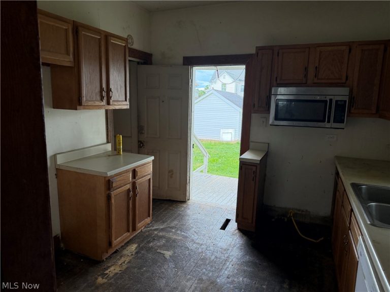 1317 16th Street, Parkersburg, WV - Photo 4