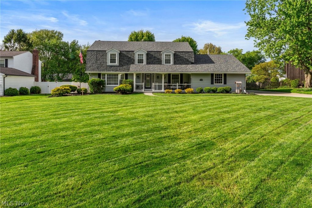 175 Crestview Drive, Elyria, OH