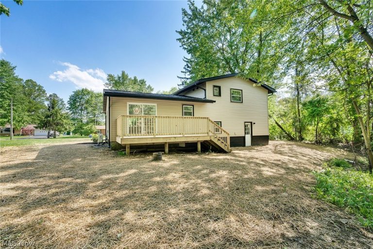 6967 Tamarack Drive, Hubbard, OH - Photo 6