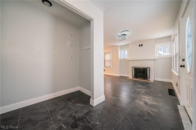17005 Mapleboro Avenue, Maple Heights, OH - Photo 6