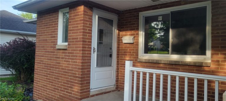 4852 81st Street, Garfield Heights, OH - Photo 2