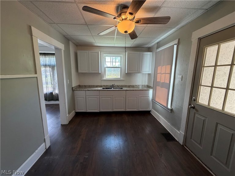 160 Hager Street, Hubbard, OH - Photo 4