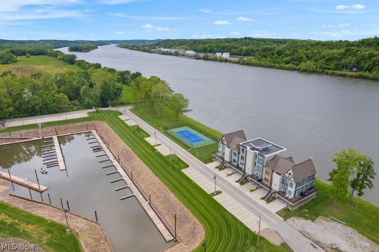 502 Harbor Drive, Williamstown, WV - Photo 4