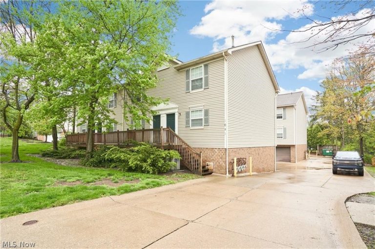 1041 Clyde Avenue, Cuyahoga Falls, OH - Photo 2