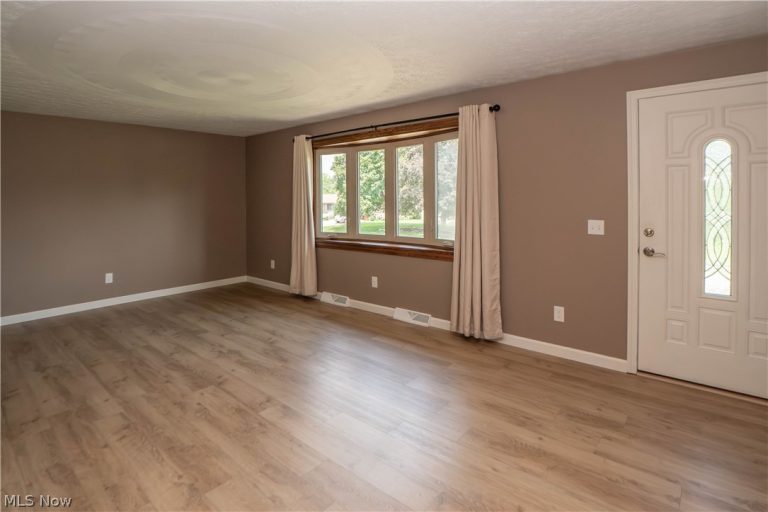5251 Tanglewood Drive, Louisville, OH - Photo 5