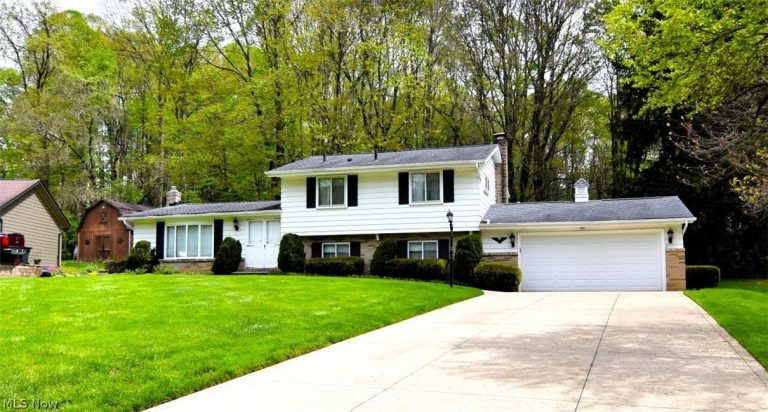 6977 Springledge Road, Sagamore Hills, OH - Photo 2