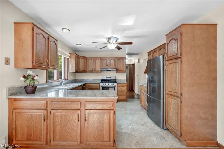 117 Tomahawk Drive, Avon Lake, OH - Photo 8
