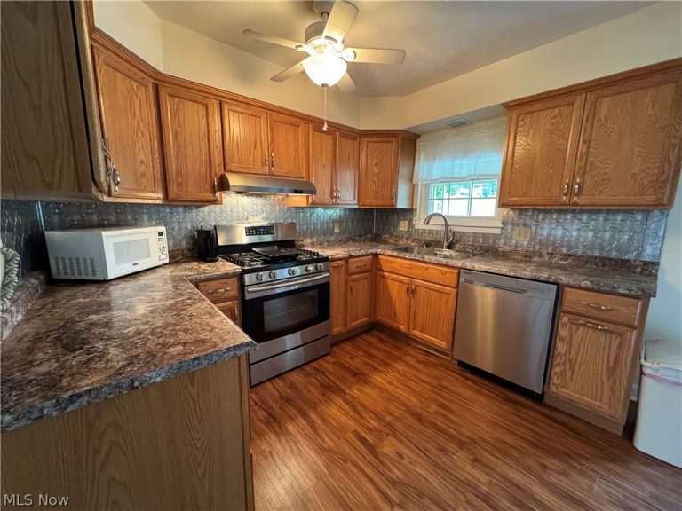 106 Oakview Drive, Marietta, OH - Photo 2