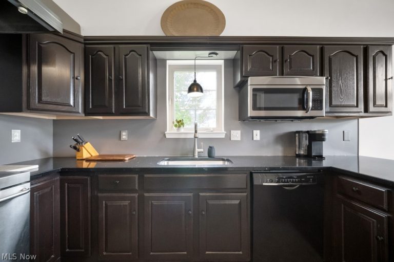 300 Eagleton Court, Macedonia, OH - Photo 5