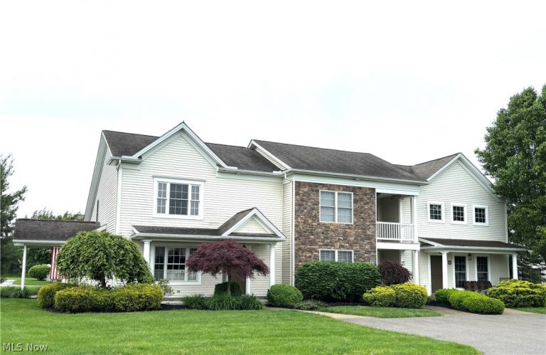 12 Cambridge Glen, Columbiana, OH - Photo 2