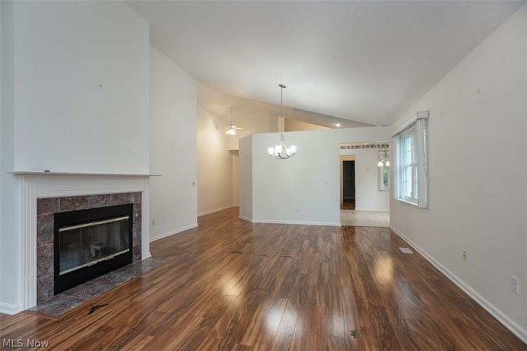 390 Vista Lane, Aurora, OH - Photo 6