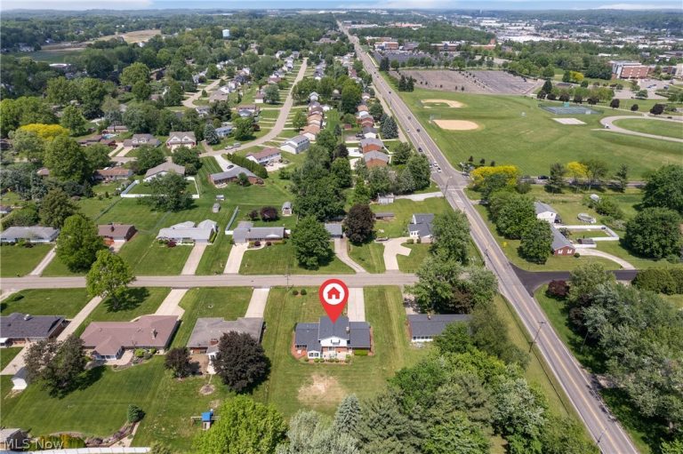 5070 Echovalley Street, North Canton, OH - Photo 2