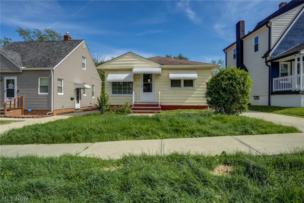 4407 Woodway Avenue, Parma, OH