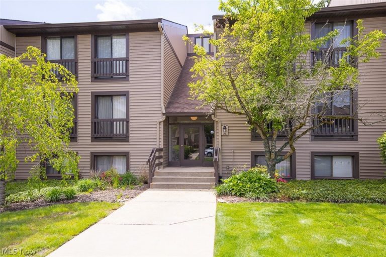 1105 Canyon View Road #204, Sagamore Hills, OH - Photo 2