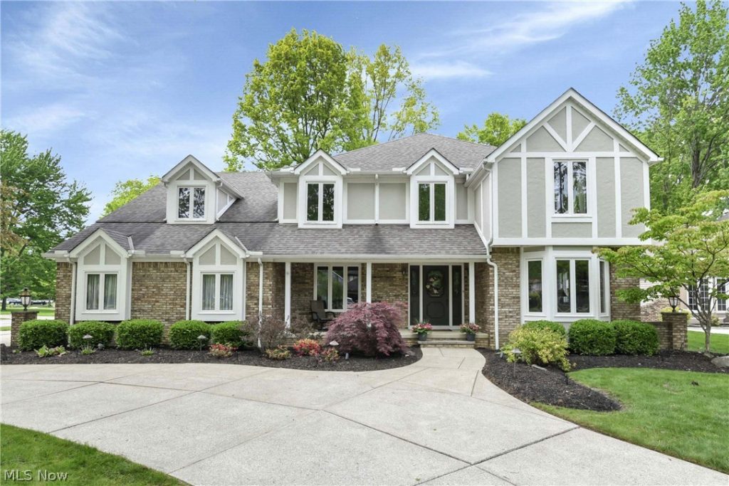 25832 Briarwood Court, Westlake, OH