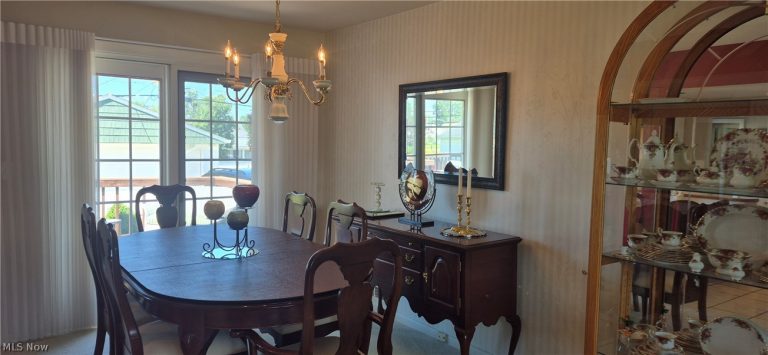 73 Hillsdale Avenue, Seven Hills, OH - Photo 8