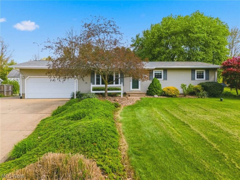 10743 Corundite Road, Massillon, OH - Photo 2