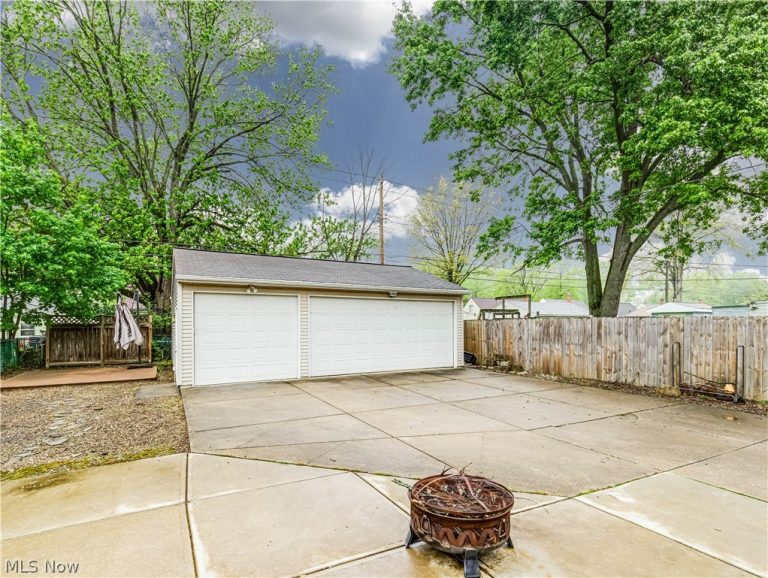 6932 Greenleaf Avenue, Parma Heights, OH - Photo 4